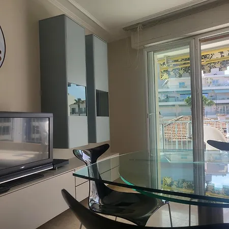 Le Cambridge Juan Апартаменти Антіб