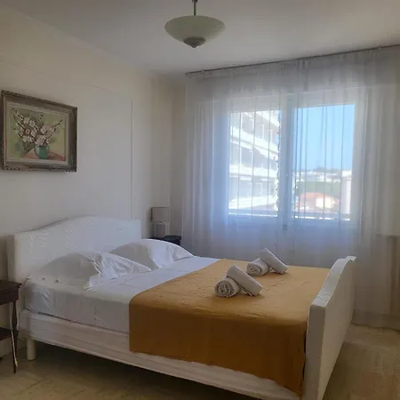 Le Cambridge Juan Апартаменти