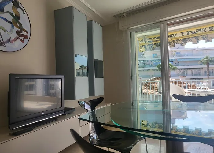 Le Cambridge Juan Lejlighed Antibes